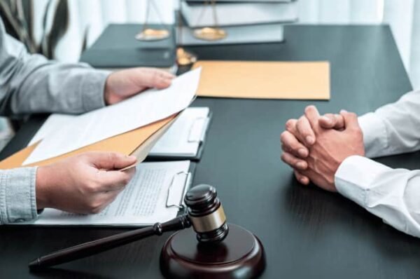 What-Is-a-Litigator-And-the-Differences-From-a-Lawyer-min