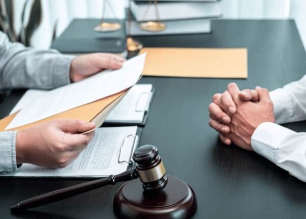 What-Is-a-Litigator-And-the-Differences-From-a-Lawyer-min